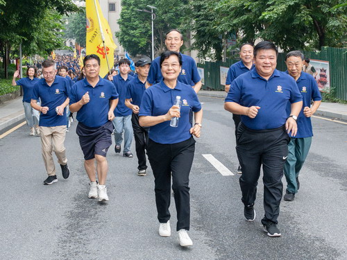 环校跑风采1.jpg