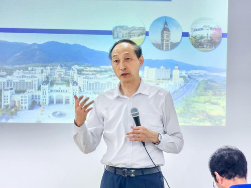 校长讲座.jpg 校长讲座.jpg