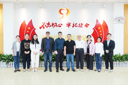 图为合影留念.jpg 图为合影留念.jpg