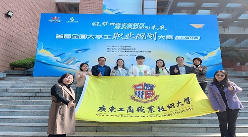 世界杯官网参赛师生合影1.jpg 世界杯官网参赛师生合影1.jpg