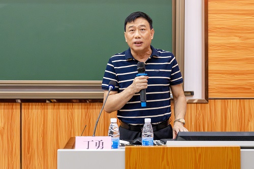 丁勇作辅导报告.JPG 丁勇作辅导报告.JPG
