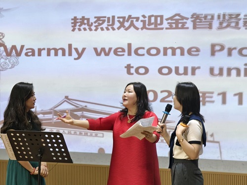 音乐舞蹈学院师生接受指导1.jpg 音乐舞蹈学院师生接受指导1.jpg