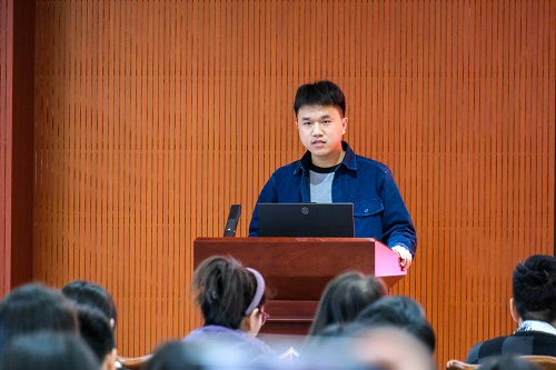张震发言.jpg 张震发言.jpg