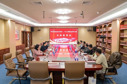 座谈现场.JPG 座谈现场.JPG