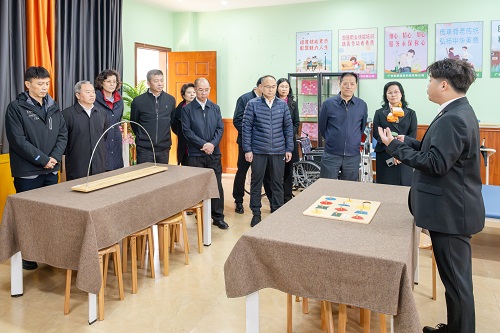 参观健康学院相关实训室.jpg
