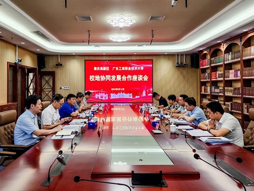 座谈现场.jpg 座谈现场.jpg