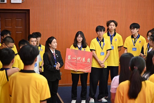 各代表团召开分团会议.jpg 各代表团召开分团会议.jpg