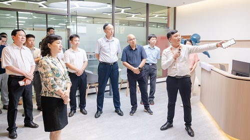 活动嘉宾与进驻企业——智邦集团交流.jpg 活动嘉宾与进驻企业——智邦集团交流.jpg