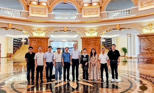 与会人员合影.jpg 与会人员合影.jpg