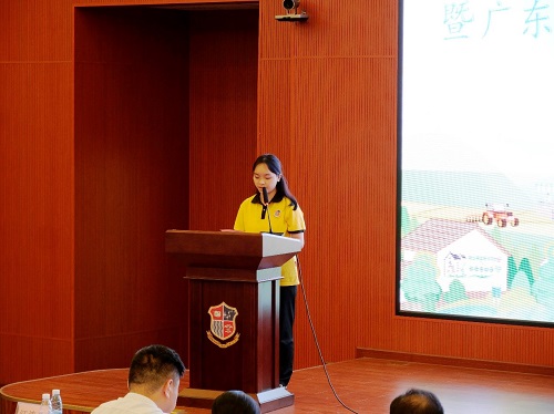 学生代表钟淑祁发言.jpg 学生代表钟淑祁发言.jpg