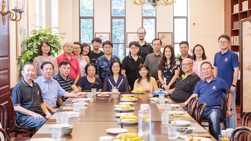 座谈会合影.jpg 座谈会合影.jpg