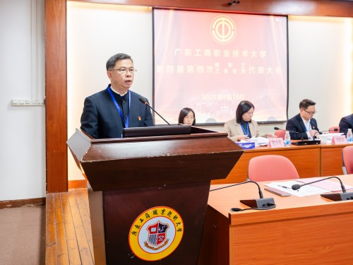 黎潇文主持大会.jpg 黎潇文主持大会.jpg