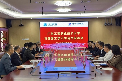 座谈现场.jpg 座谈现场.jpg