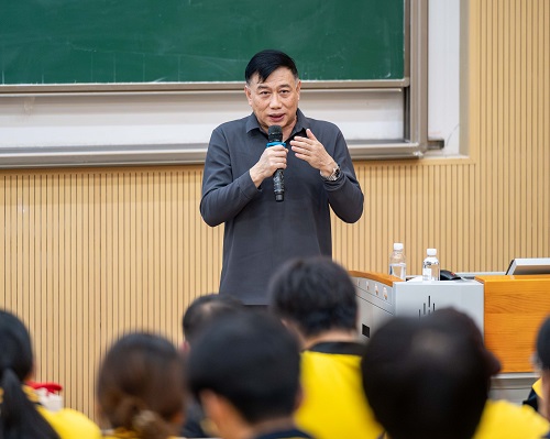 丁勇讲授.JPG