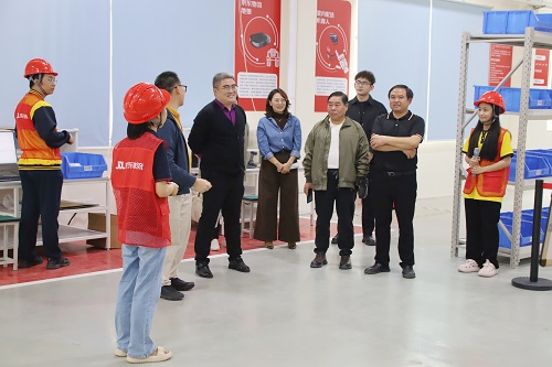韩永军一行参观京东物流实训基地.jpg