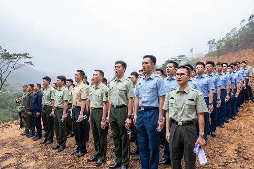 退役士兵集体诵读.jpg 退役士兵集体诵读.jpg