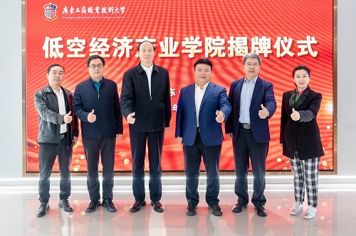 合影留念.jpg 合影留念.jpg