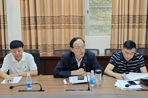 和飞讲话.jpg 和飞讲话.jpg