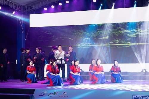 演出现场2.jpg 演出现场2.jpg