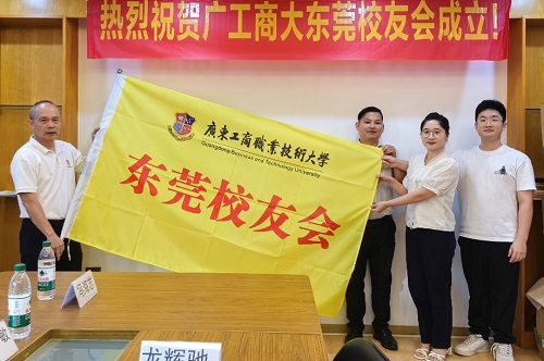 授旗仪式.jpg