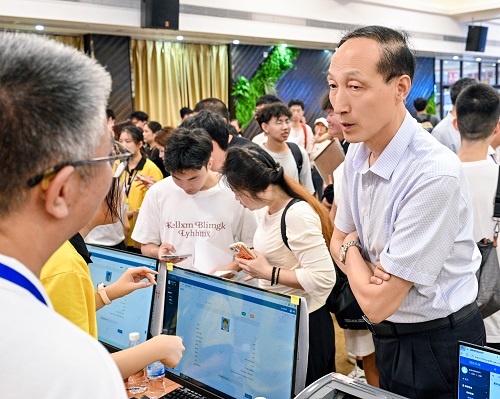 董事会领导及校领导亲临现场指导工作2.jpg 董事会领导及校领导亲临现场指导工作2.jpg