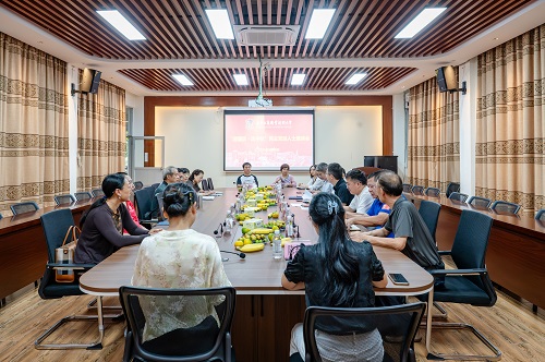 座谈会现场.jpg