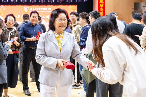派发“利是”1.jpg