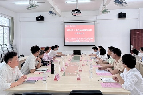 讲座现场.jpg